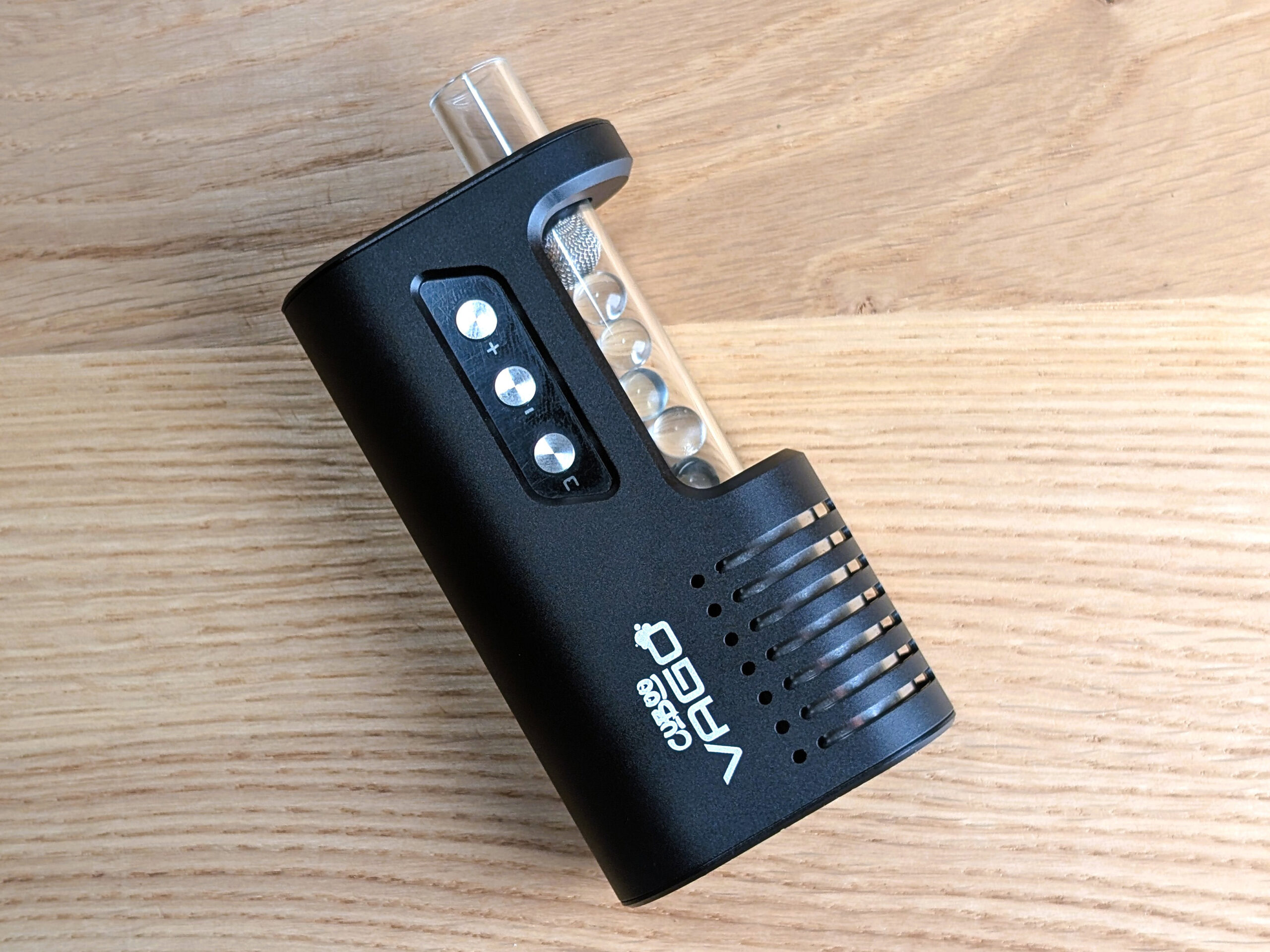The Cuboo VaGo vaporizer lying on a wooden table.
