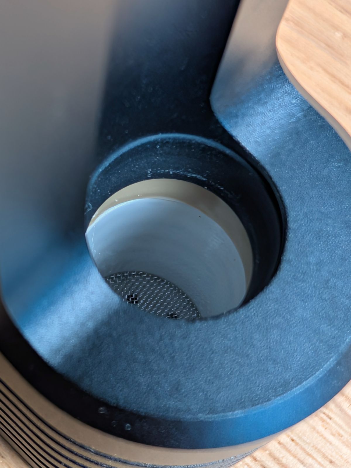 Nahaufnahme der keramischen Heizkammer des Cuboo-Vago-Vaporizers.