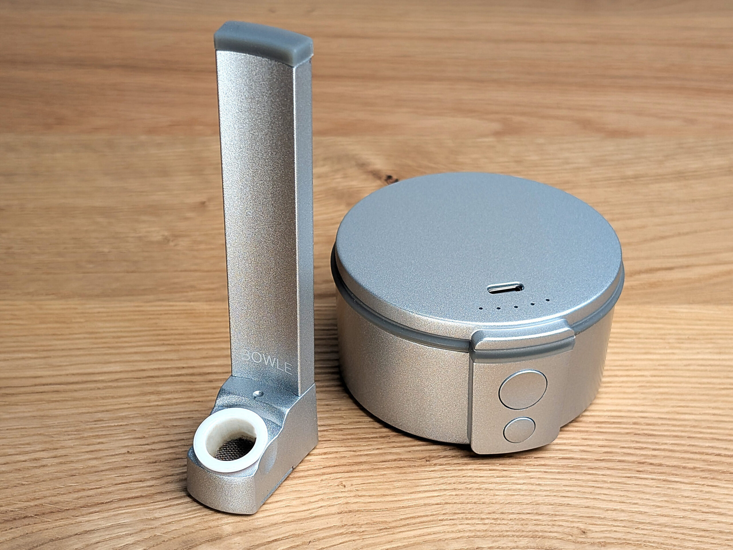 The Tafée Bowle vaporizer standing on a wooden table with the stem removed.