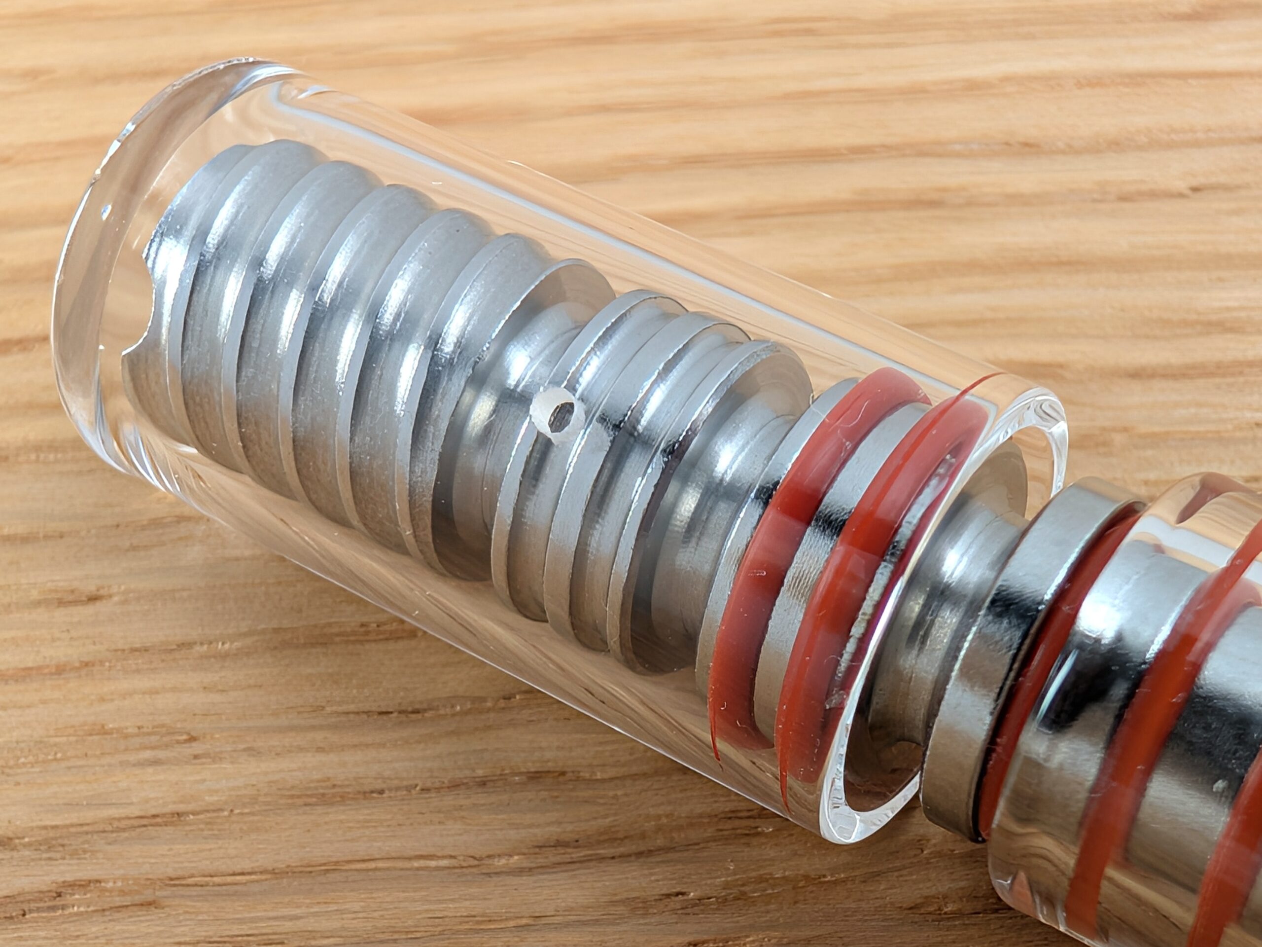 The image shows a close-up of a Vaphit tip with a glass cap. Centered in the glass cap is a hole of approx. 1 mm.