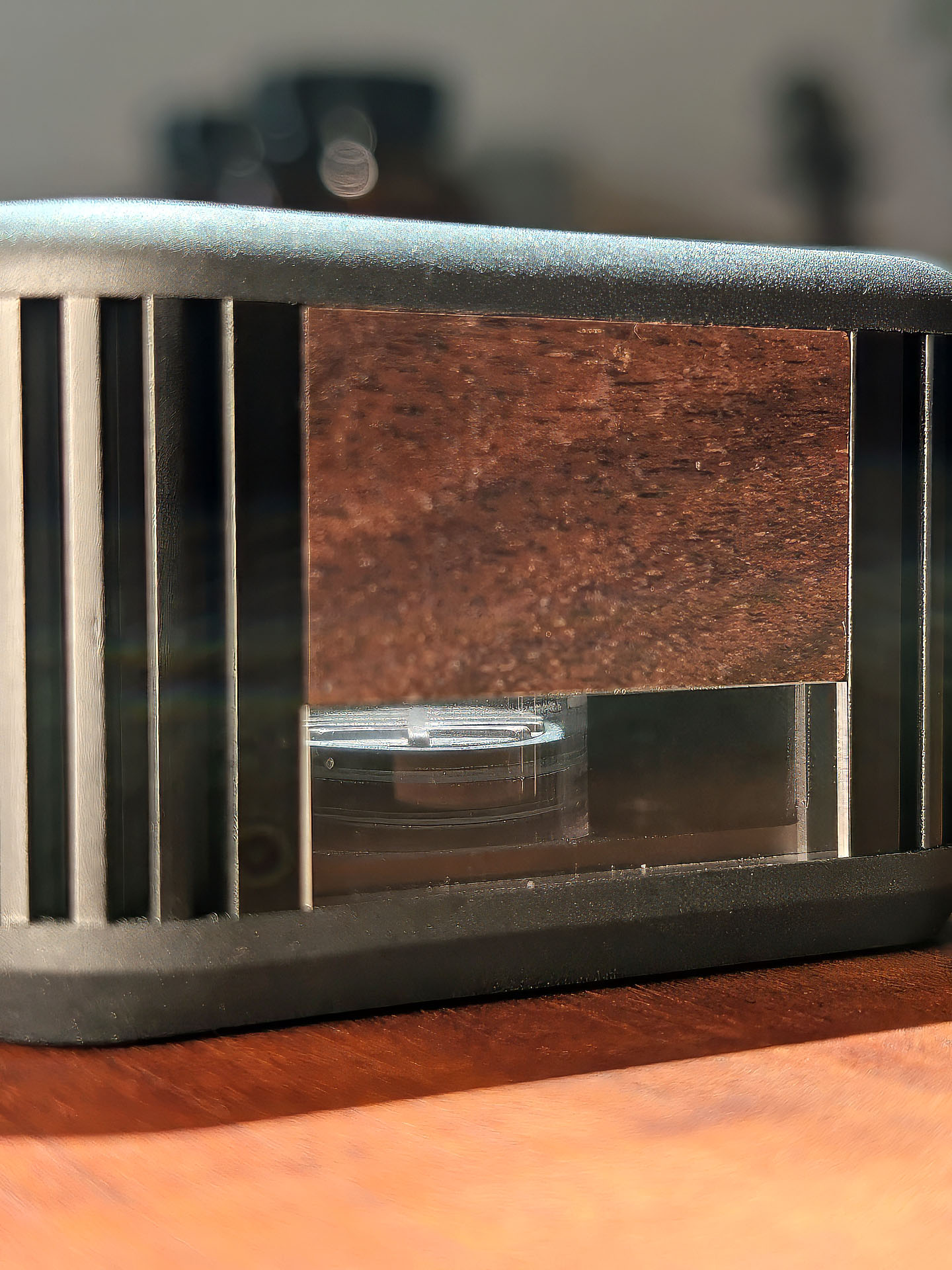 Nahaufnahme des Sichtfensters des Cuboo Heater XL.