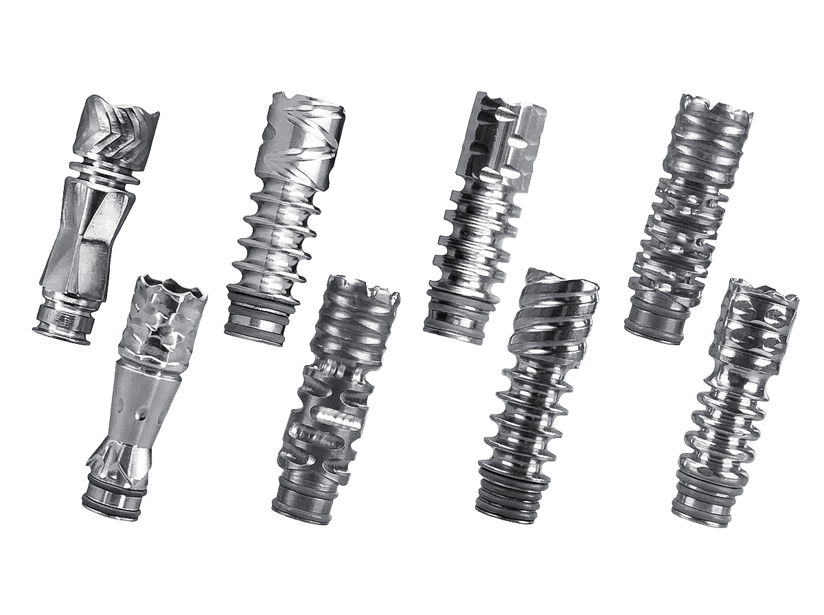 Eine Auswahl von acht verschiedenen Vaporizer-Spitzen aus Metall (Titan und Edelstahl) mit unterschiedlichen Kühlrippen-Designs und Einkerbungen.