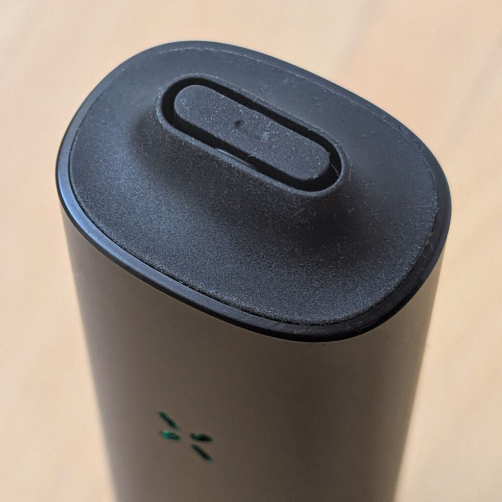 Macro shot of the black silicone raised mouthpiece for the PAX FOUR, featuring an ergonomic shape for better heat insulation.